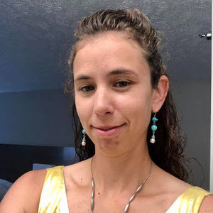 Meet your Posher, Cassandra